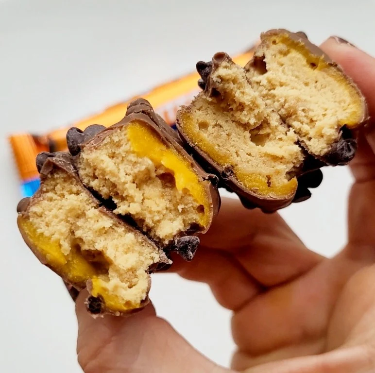 Battle Bites Jaffa Bake - podwójny baton białkowy z pomarańczowym toffee, karmelem i czekoladą - Image 9