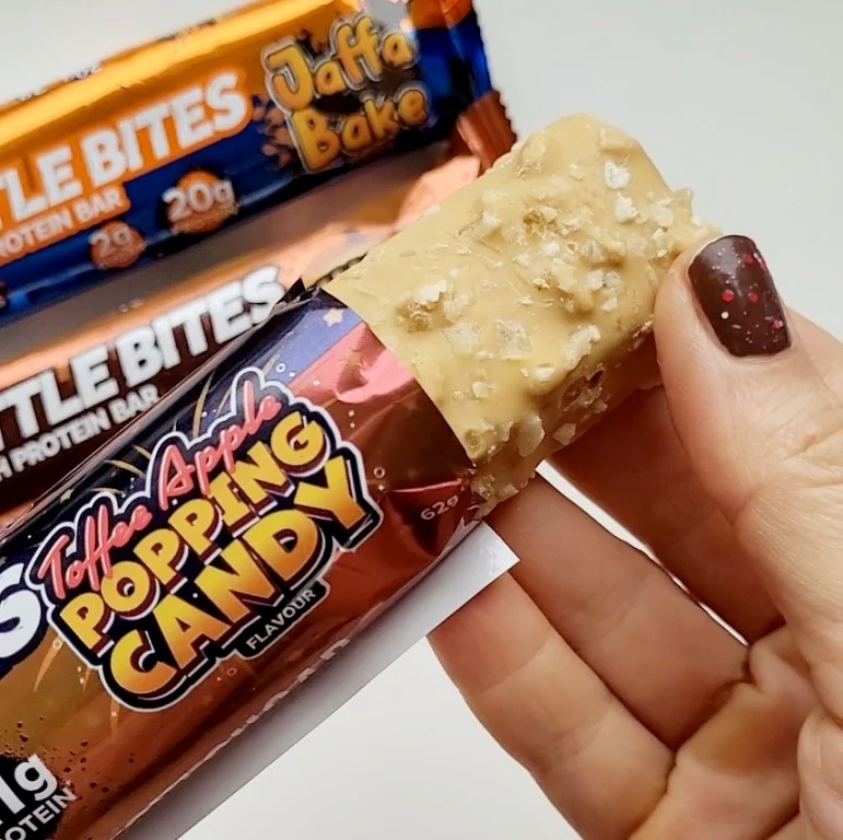 Battle Bites Toffee Apple Popping Candy - podwójny baton proteinowy ze strzelającą posypką - Image 5