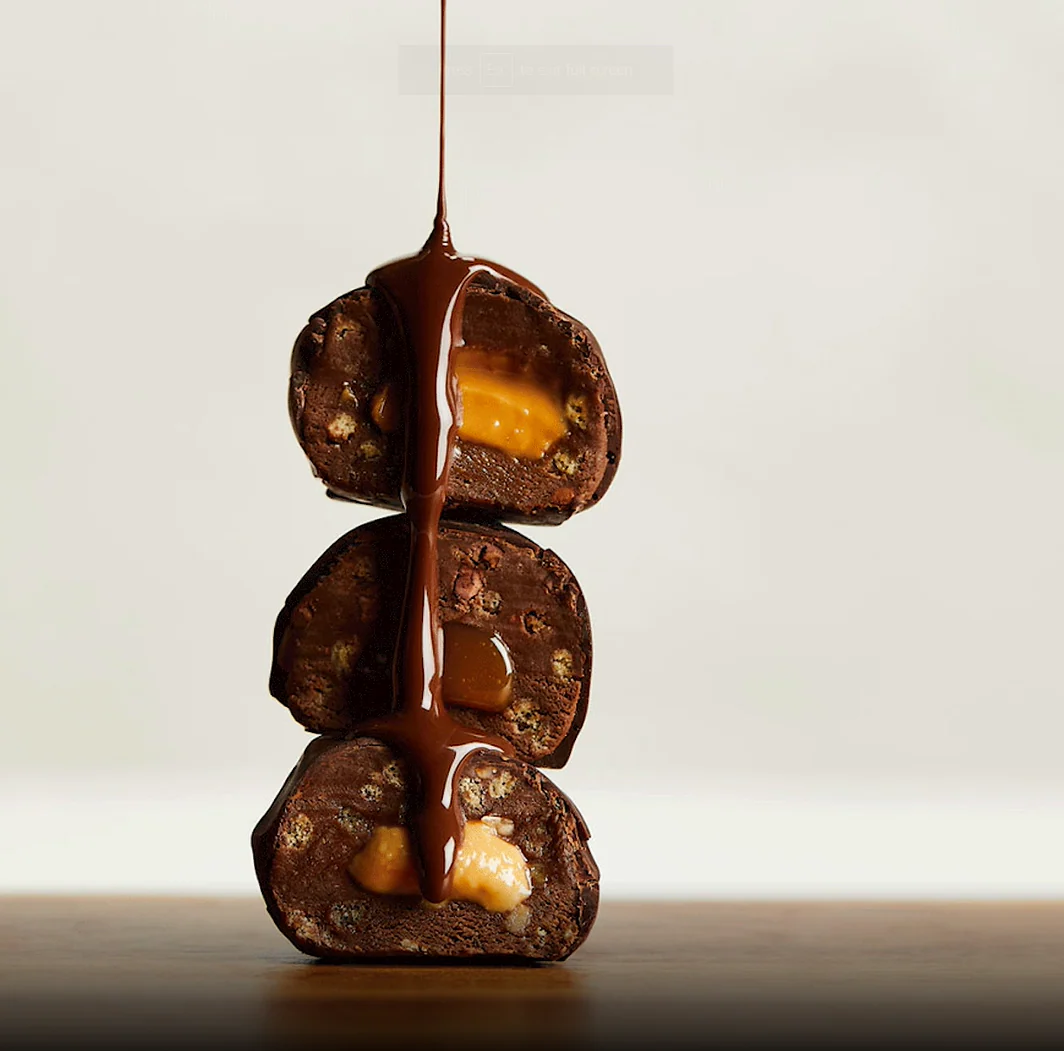 Bounce Hazelnut Praline Protein Ball - wegańska kulka proteinowa z orzechami i czekoladą - Image 6