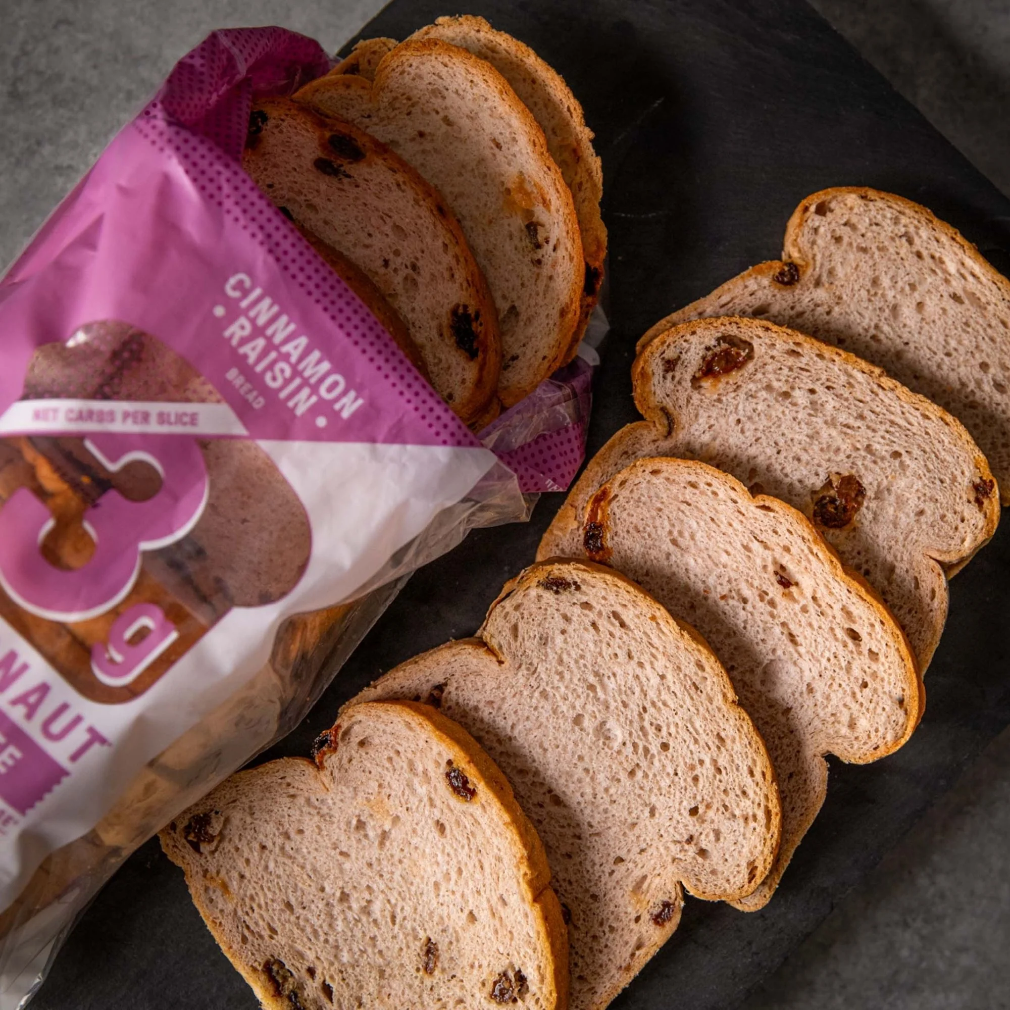 Carbonaut Low Carb Bread Gluten Free Cinnamon Raisin - bezglutenowy KETO biały chleb 3g węglowodanów w kromce - Image 2