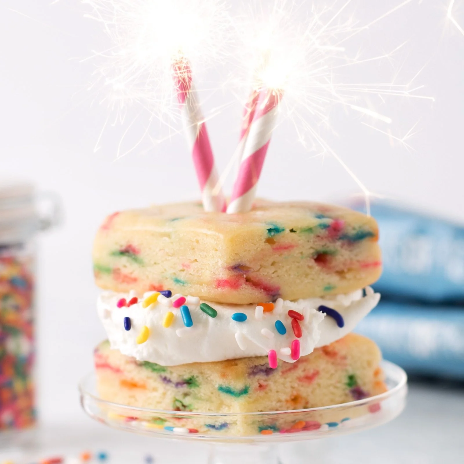 EatMe Guilt Free Blondie Birthday Cake - proteinowe ciacho z posypką, bez mąki i cukru - Image 6