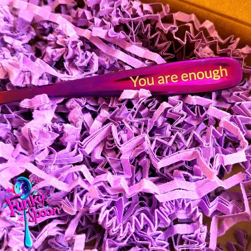 Funky Spoon grawerowana łyżka z afirmacją, Purpura 14cm, You are Enough - Image 3