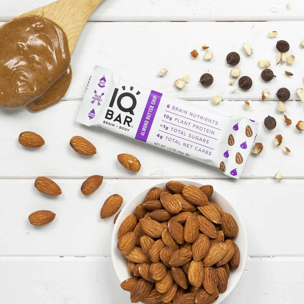 IQ Bar Almond Butter Chip - wegański keto baton białkowy z Lion's Mane (Migdały & Ciemna Czekolada) - Image 2