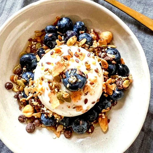 Keto Hero Kickstart Granola +70% Dark Chocolate - keto granola bez cukru z belgijską ciemną czekoladą - Image 4