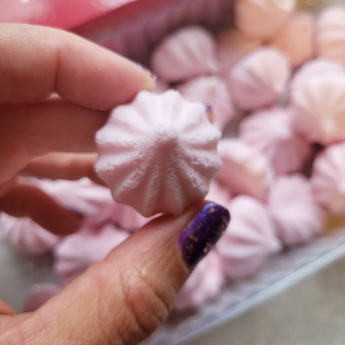 Locco Meringue Raspberry 1kcal - bezy bez cukru ze stewią i erytrytolem, 1kcal w sztuce, Malina - Image 2