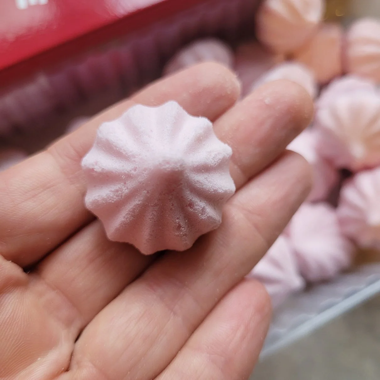 Locco Meringue Raspberry 1kcal - bezy bez cukru ze stewią i erytrytolem, 1kcal w sztuce, Malina - Image 3