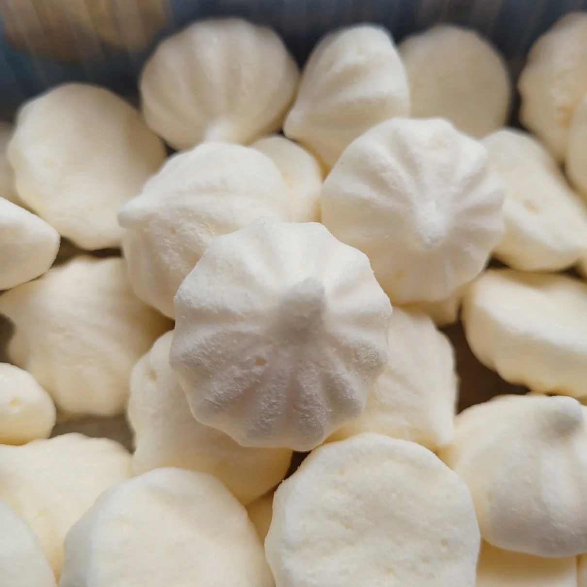 Locco Meringue Vanilla - waniliowe bezy bez cukru z erytrytolem, 1kcal w sztuce - Image 3