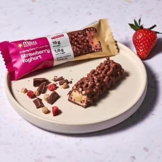 Maxi Nutrition Creamy Core Strawberry Yoghurt - baton białkowy z miękkim nadzieniem 15g białka &185kcal - Image 3