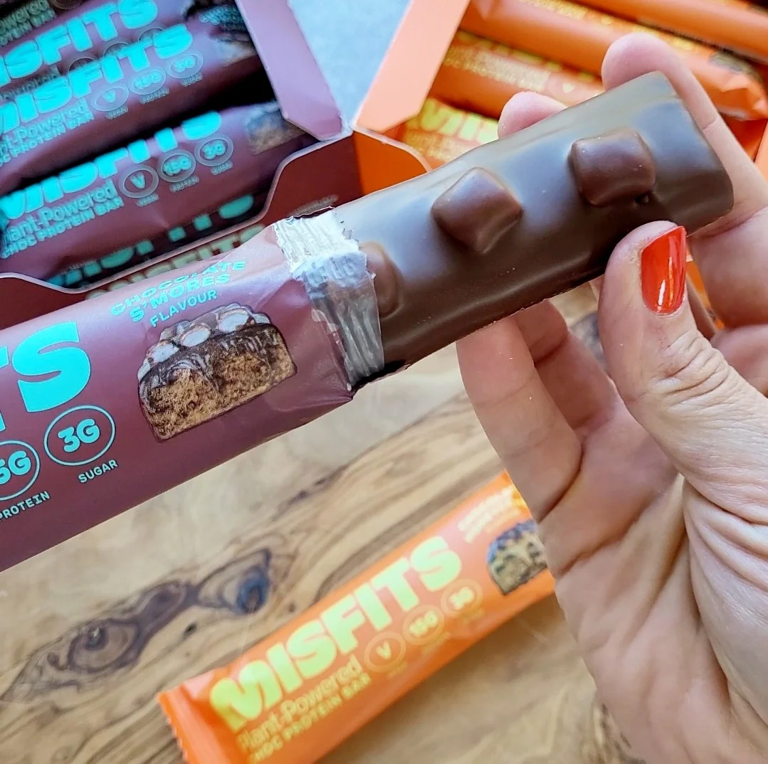 Misfits Plant Milk Chocolate & S'mores - wegański baton proteinowy ze stewią - Image 6