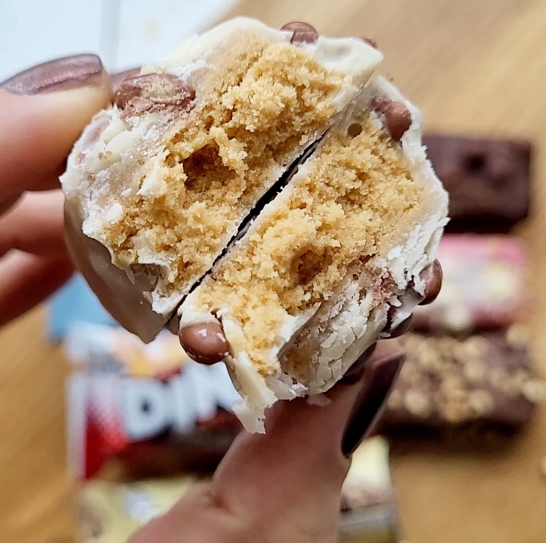Moose Dinky Bar White Choc Cookie 125kcal & 11g białka, batonik proteinowy w czekoladzie - Image 5