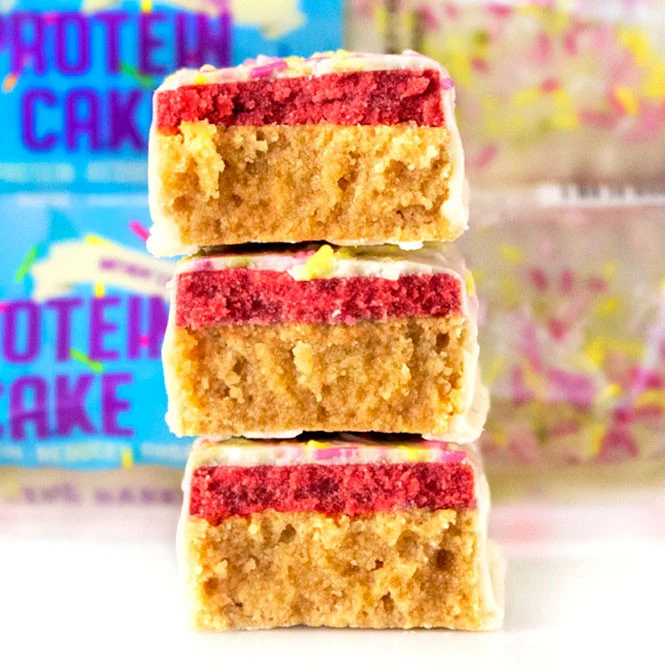 Mountain Joe's Protein Cake Birthday Cake - proteinowe ciastko z kremem , białą czeokaladą i posypką lukrową