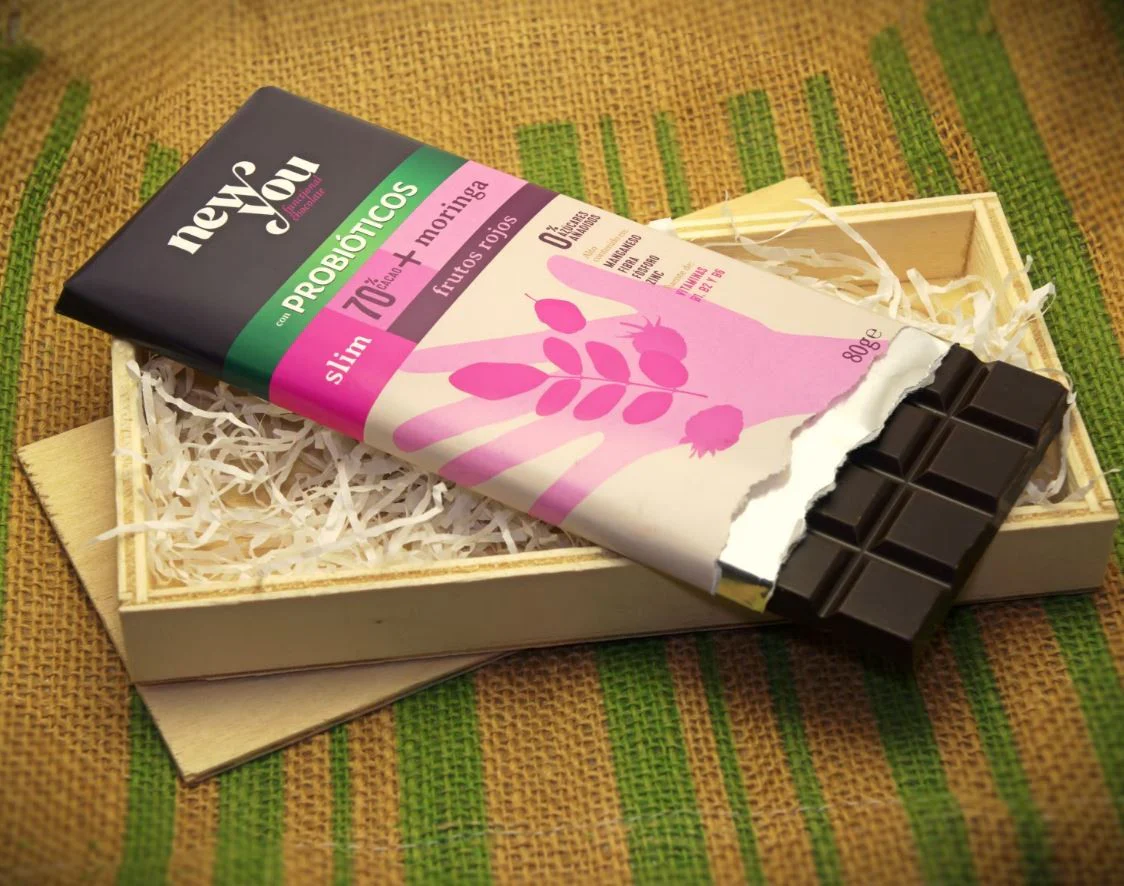 NewYou Slim Chocolate 70% Frutos Rojo, Moringa + Probióticos - funkcjonalna czekolada bez cukru 70% kakao, Owoce Leśne & Moringa - Image 3
