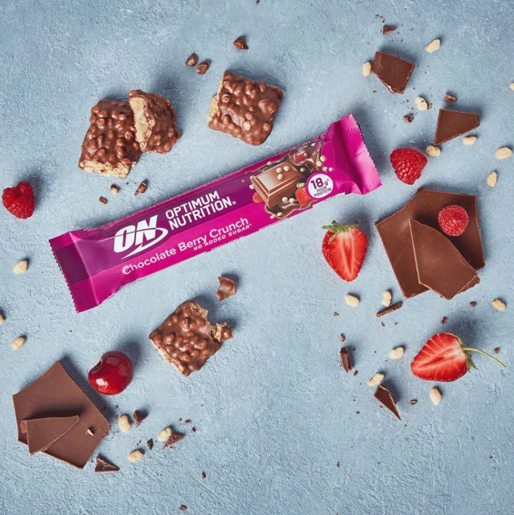 Optimum Nutrition Chocolate Berry Crunch - chrupiący baton proteinowy 18g białka, Czekolada, Karmel & Owoce Leśne - Image 2
