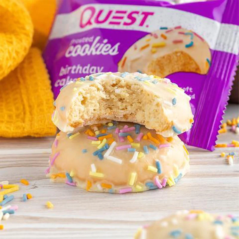 Quest Frosted Cookies, Birthday Cake - miękkie keto ciastka w polewie, BOX 8 SZT - Image 2
