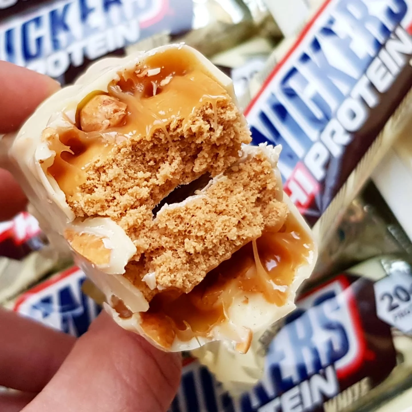 Snickers Hi-Protein White - baton białkowy 20g białka, Biała Czekolada, Karmel & Masło Orzechowe - Image 2
