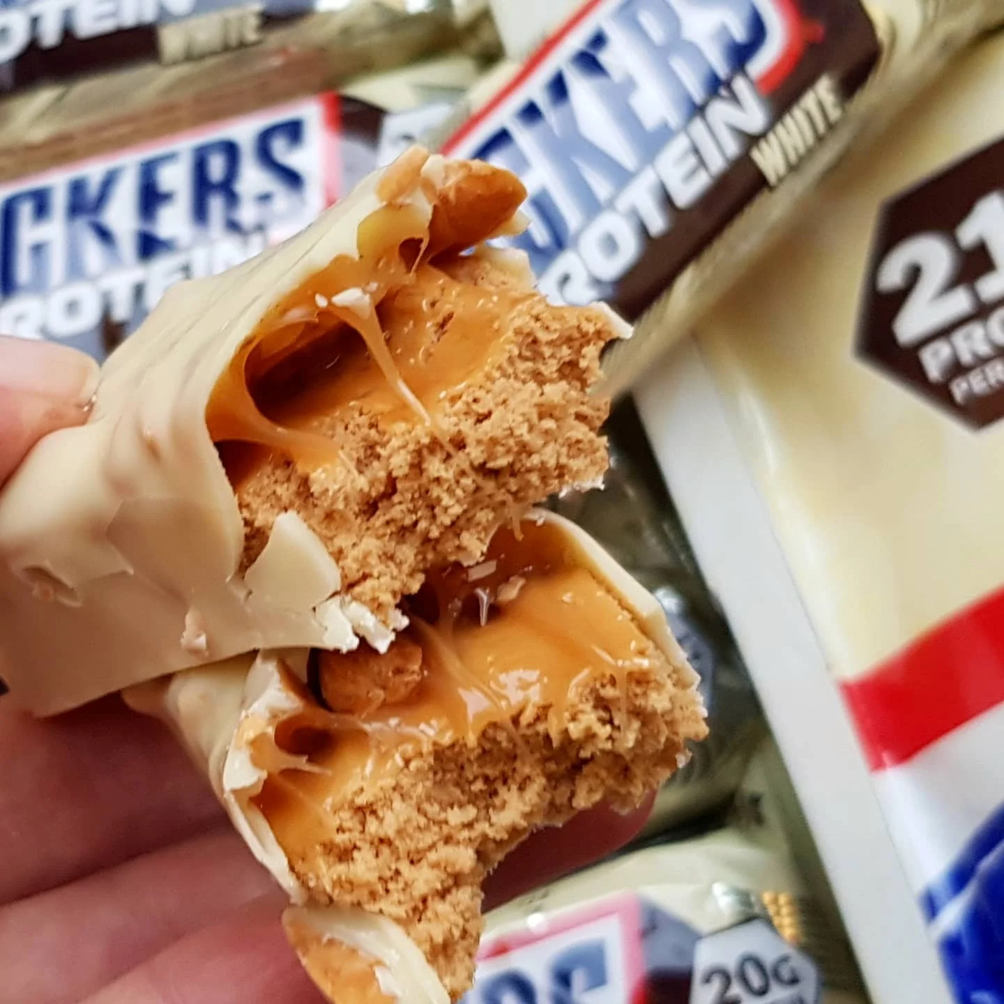 Snickers Hi-Protein White - baton białkowy 20g białka, Biała Czekolada, Karmel & Masło Orzechowe - Image 4