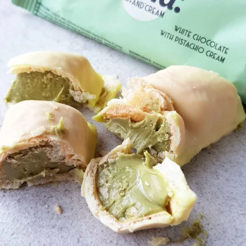 Wana WafAnd'Cream White Chocolate Pistachio Cream - bezglutenowy wafelek w czekoladzie z kremem proteinowym 14g białka - Image 3
