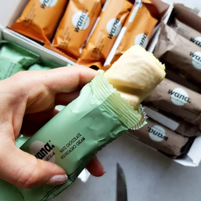 Wana WafAnd'Cream White Chocolate Pistachio Cream - bezglutenowy wafelek w czekoladzie z kremem proteinowym 14g białka - Image 4